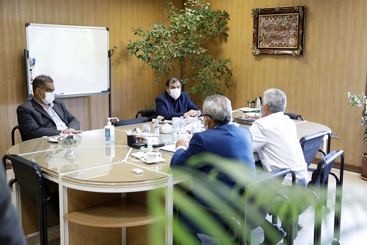 بازدید دبیرکل جمعیت هلال احمر از مجتمع دارویی و درمانی هلال ایران/گزارش تصویری